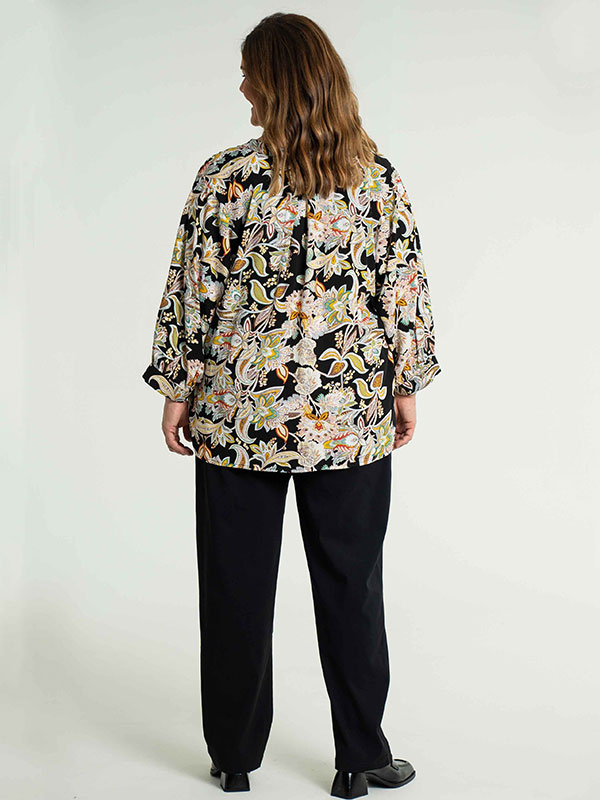 AGNA - Sort viskose bluse med print fra Gozzip