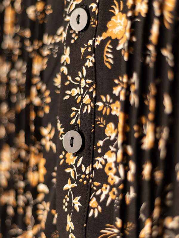 JOHANNE - Sort tunika med brunt blomsterprint fra Gozzip