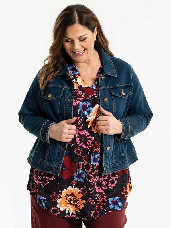 BETH - Bordeaux bluse med blomsterprint fra Gozzip