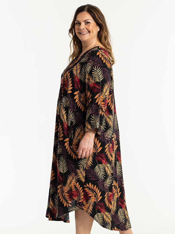 AJE - Lang kjole med planteprint fra Gozzip