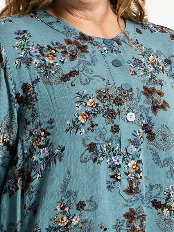 ANNICA - Dueblå kjole med blomsterprint fra Gozzip