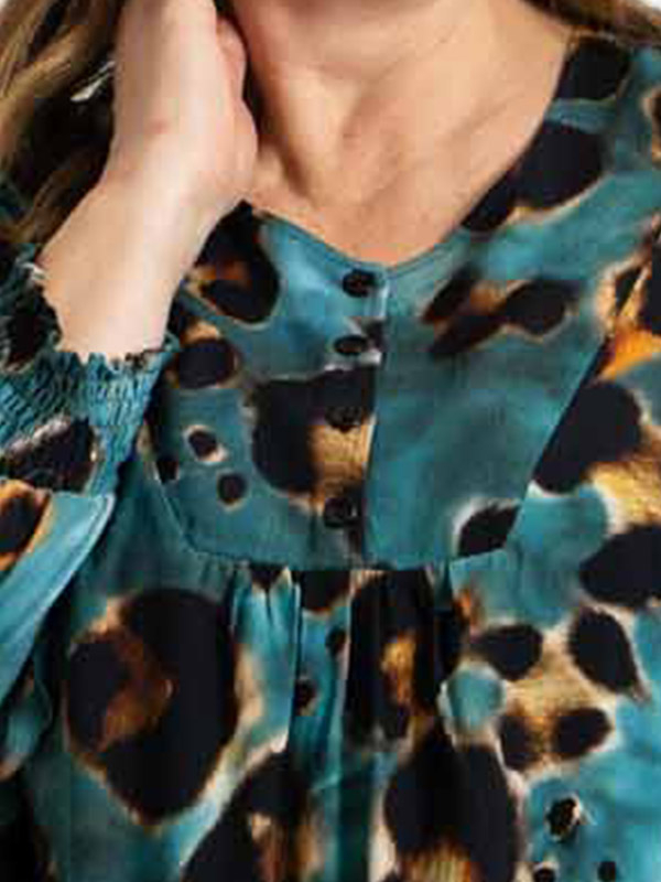 SAMIRA - Petroleumsblå tunika med leopardprint fra Gozzip