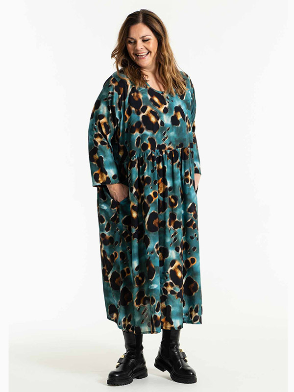 BEA - Petroleumsblå kjole med leopardprint fra Gozzip