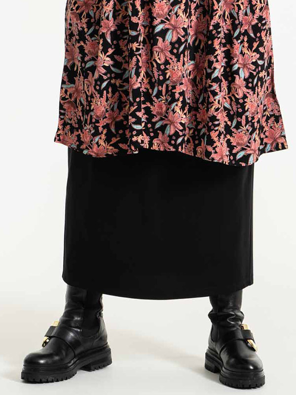 BENDIE - Sort nederdel i strækbar jersey fra Gozzip
