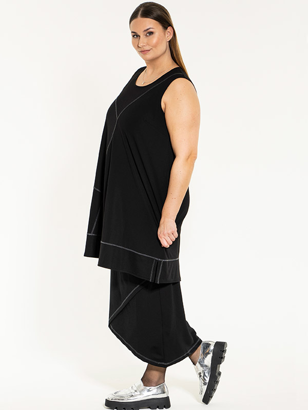 CARIS - Sort nederdel i kraftig bomulds jersey fra Gozzip Black