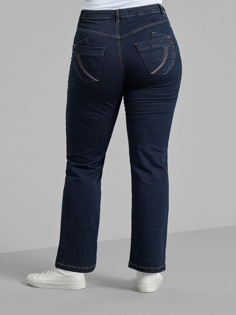 Gemma bukser i blå denim med 82 cm benlængde fra Zizzi