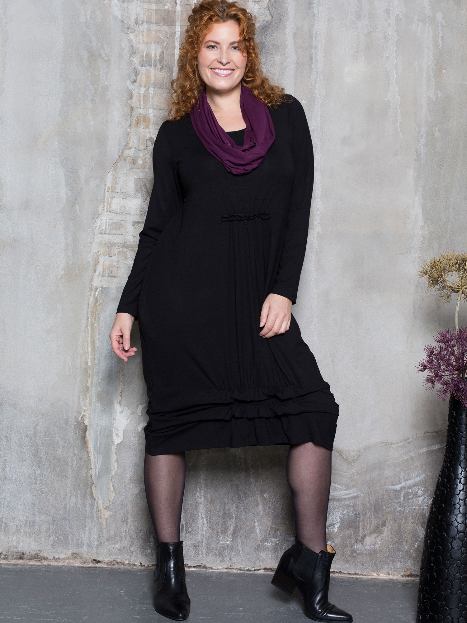 Sort Iben kjole i sort med elastik detaljer fra Pont Neuf