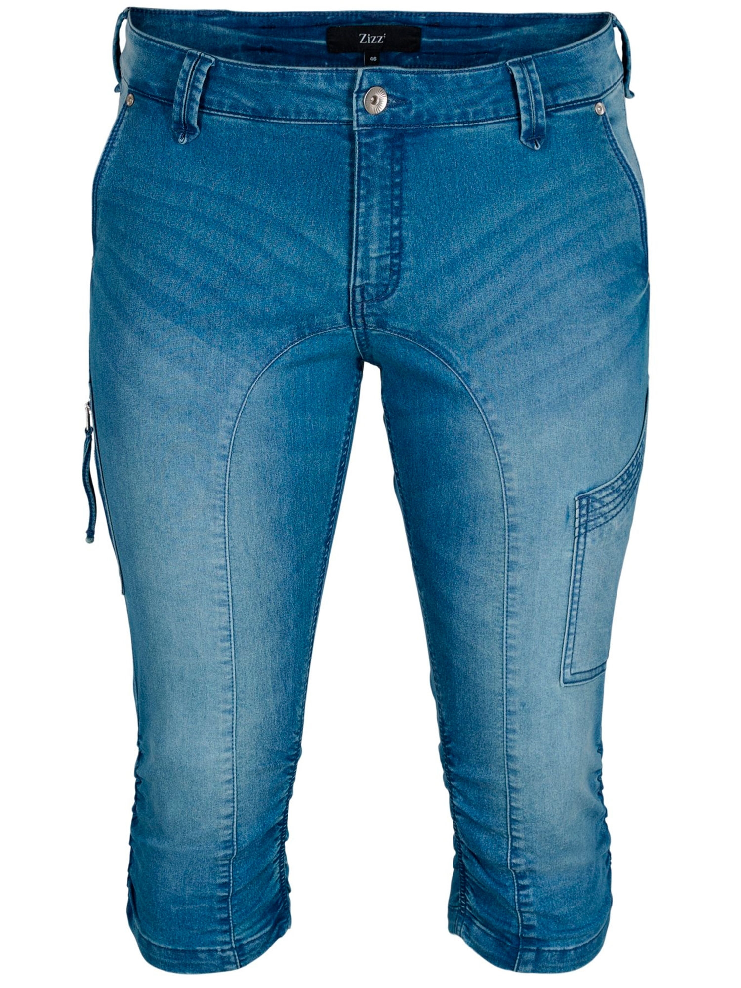 Lys denim capri med lynlås- og rynkedetalje fra Zizzi