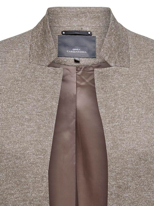 SOHO - Lys brun jakke med blazer look fra Only Carmakoma