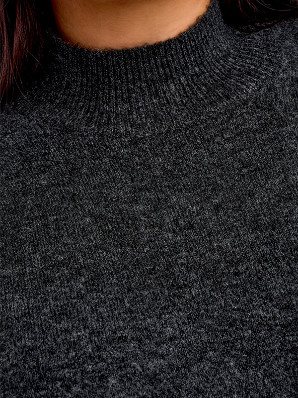 EMILIA - Lang grå strikkjole med høj hals fra Only Carmakoma