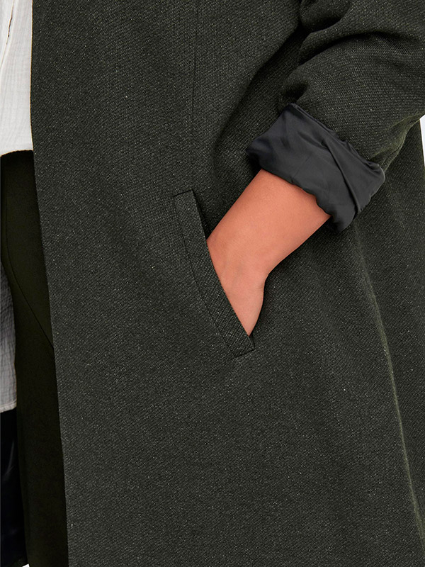 SOHO - Mørk grøn jakke med blazer look fra Only Carmakoma