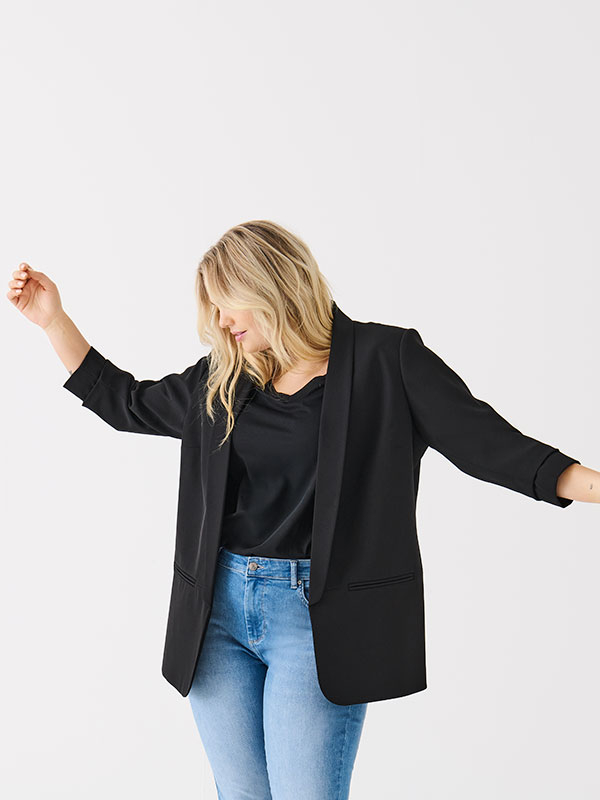 CARELLY - Habit jakke fra Only Carmakoma