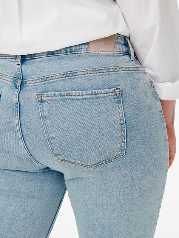 MILY - Lyseblå jeans i strækbar bomulds denim fra Only Carmakoma