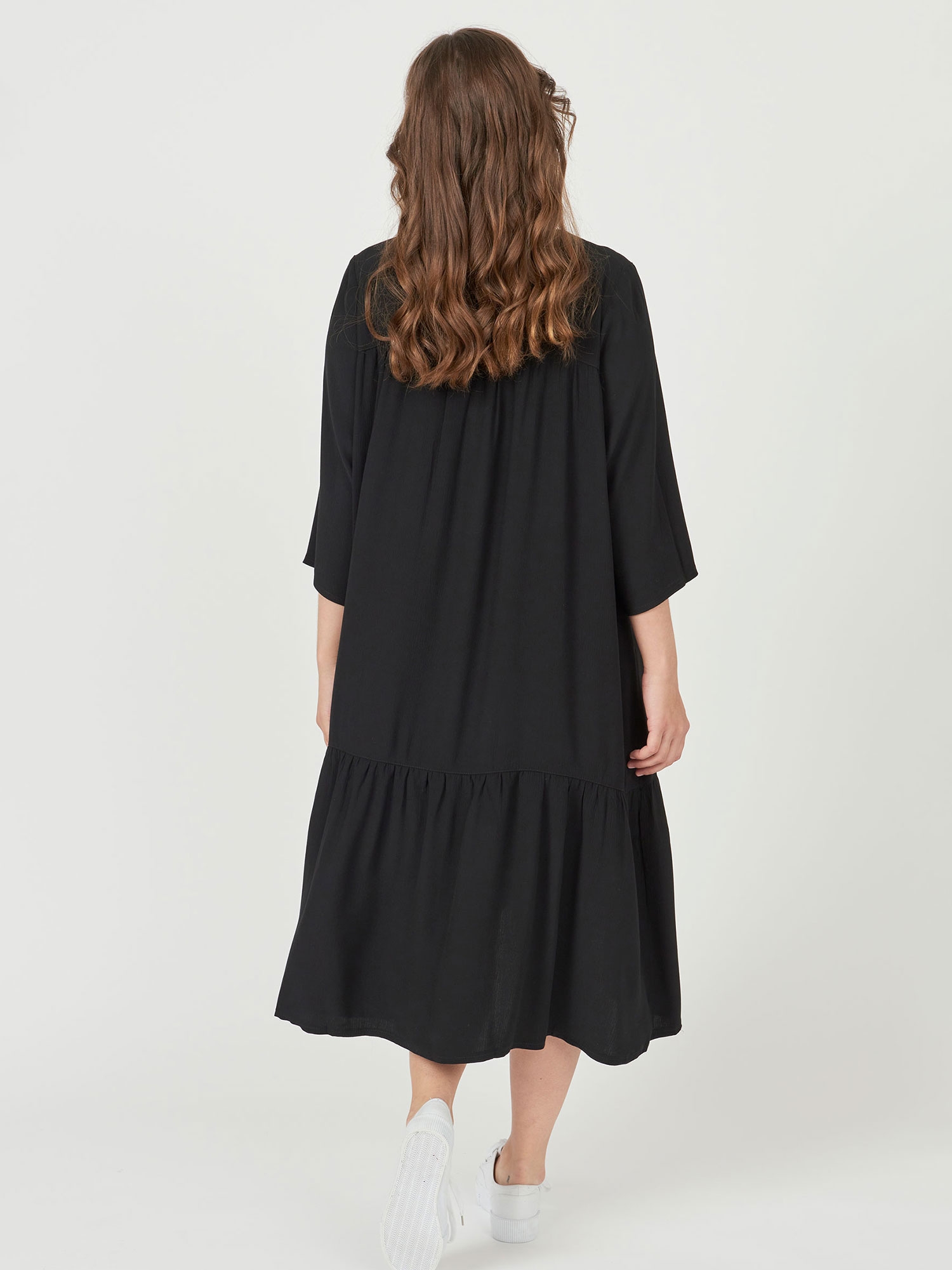 Rigmor kjole i sort med flæser fra Pont Neuf