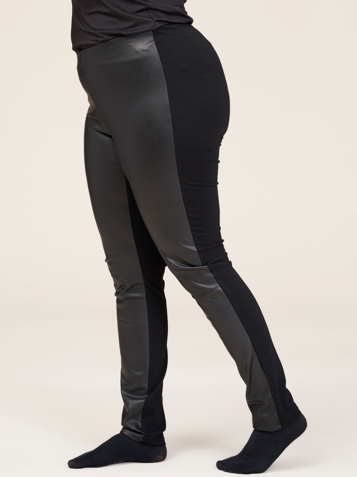 Studio SARA - leggings i skind stretch på bagsiden