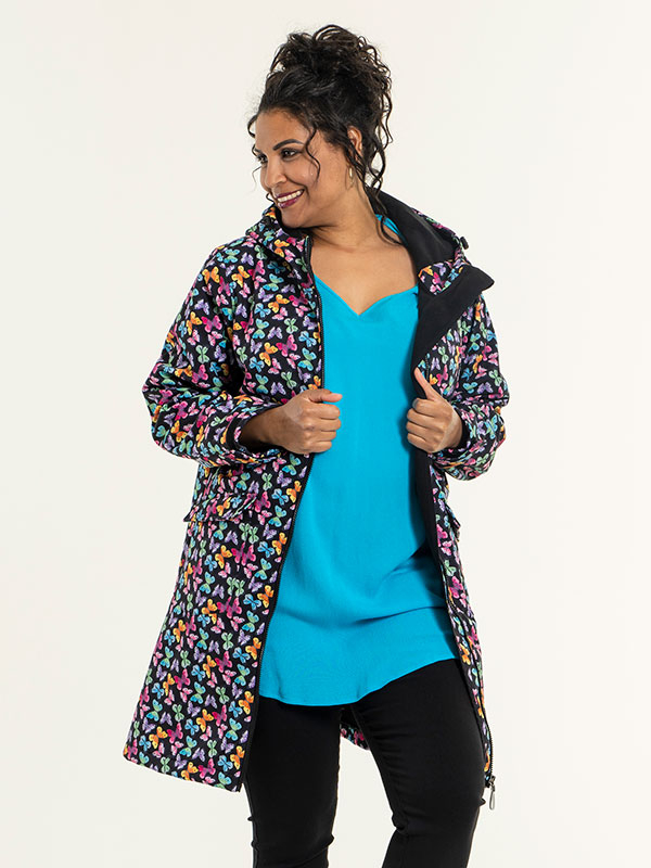 LOTTE - Sort softshell jakke med sommerfugle print fra Studio