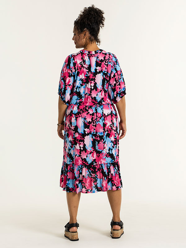 ADALINA - Sort kjole med lyserødt og blåt print fra Studio