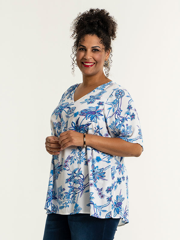 MARNA - Hvid bluse med blomsterprint fra Studio