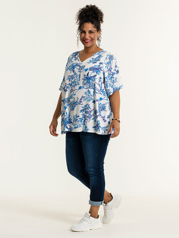 MARNA - Hvid bluse med blomsterprint fra Studio