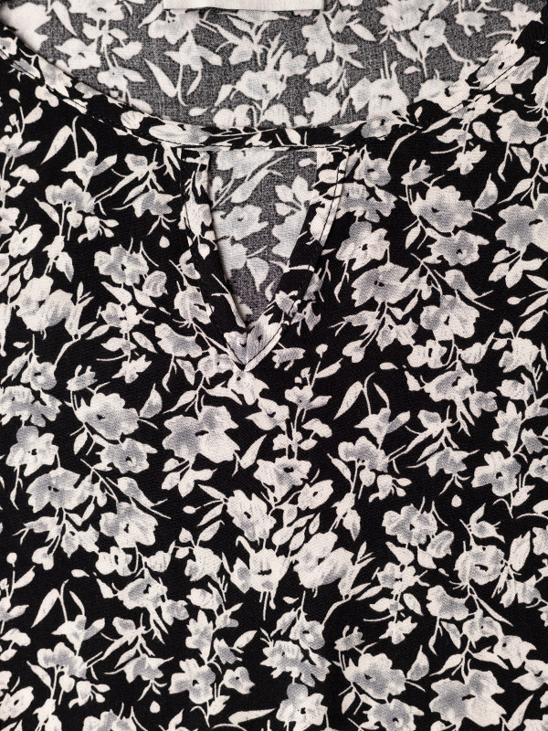 CAMILLA - Sort bluse med elastik kant fra Studio