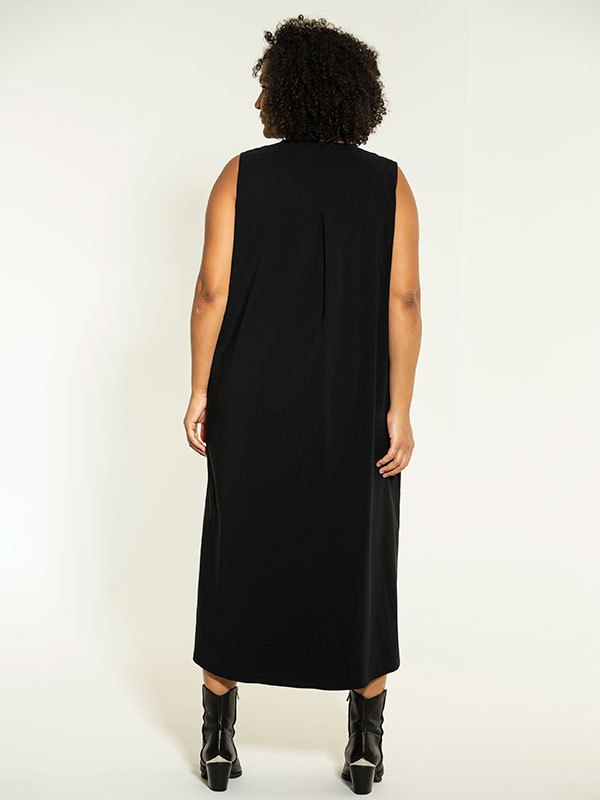 LILA - Sort kjole med lynlås detalje fra Studio