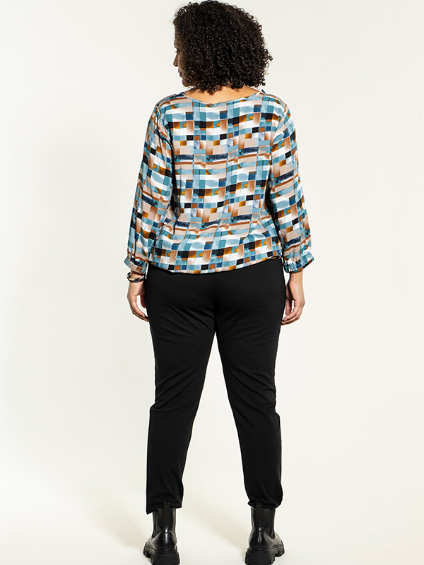 PAMELA - Bluse i farverigt grafisk print fra Studio