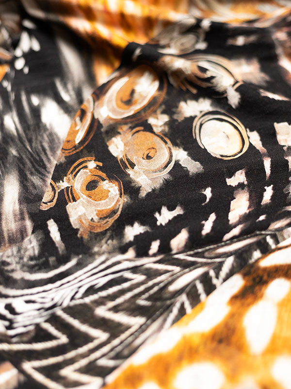 BERIT - Bluse med print i sort og brun fra Studio