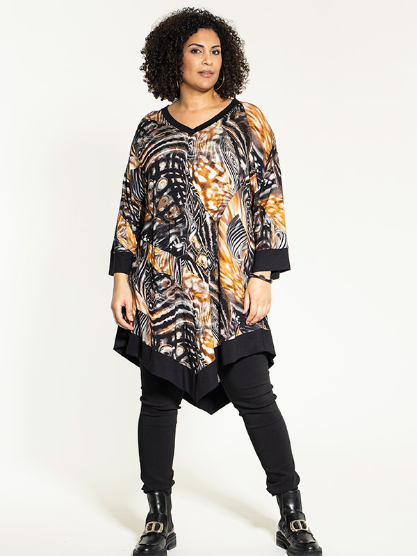 FRIDA - Tunika med print i brunt og sort  fra Studio