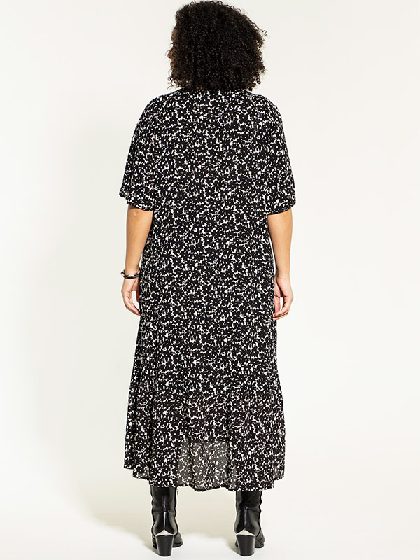 IDA - Lang kjole i print med sorte blomster fra Studio