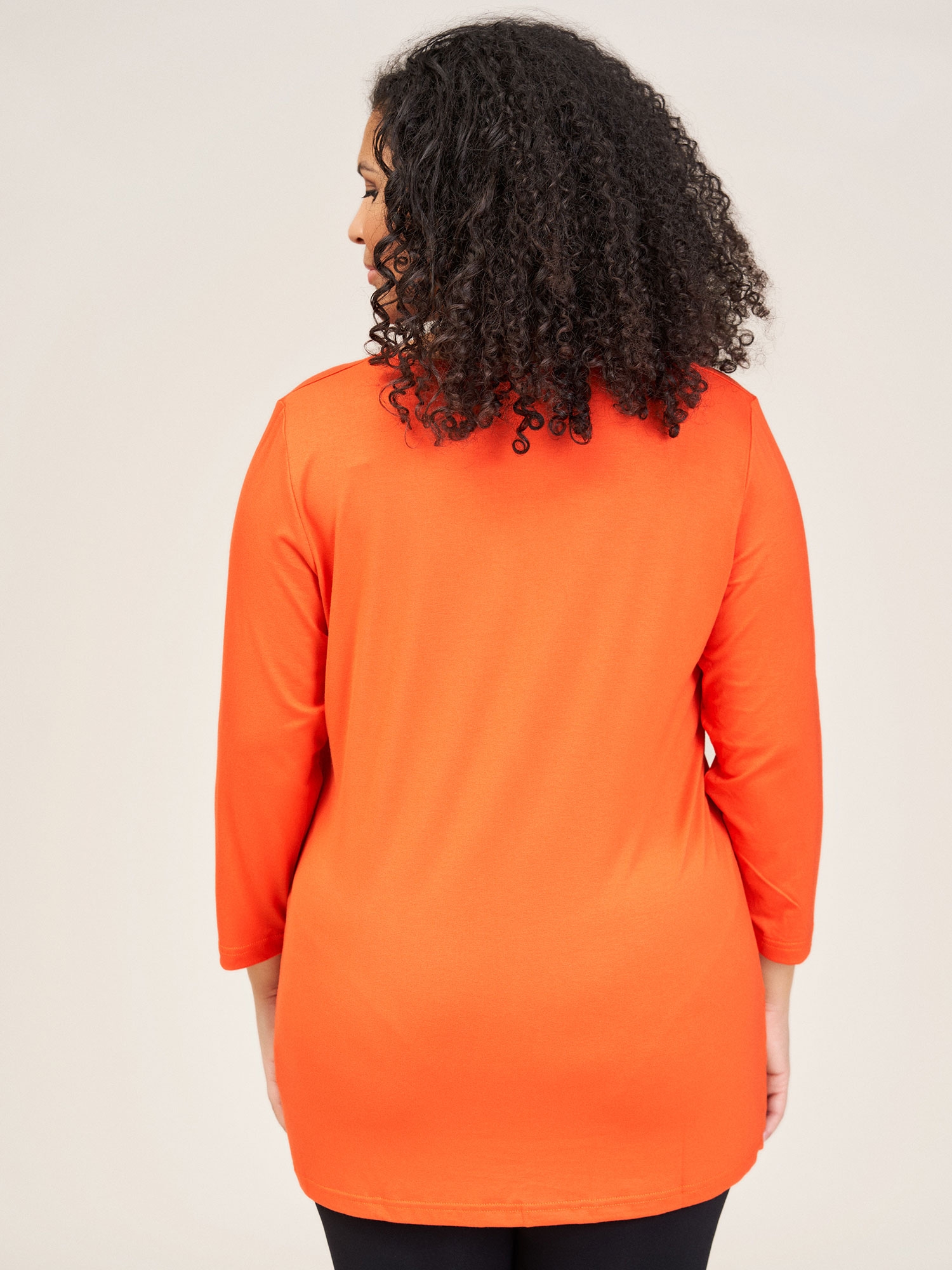 AMSTERDAM - Orange basis jersey bluse med 3/4-ærmer fra Sandgaard