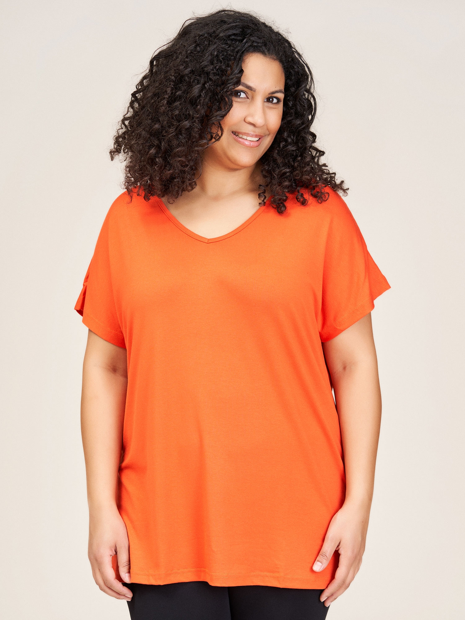 AMSTERDAM - Orange basis t-shirt i viskose jersey fra Sandgaard