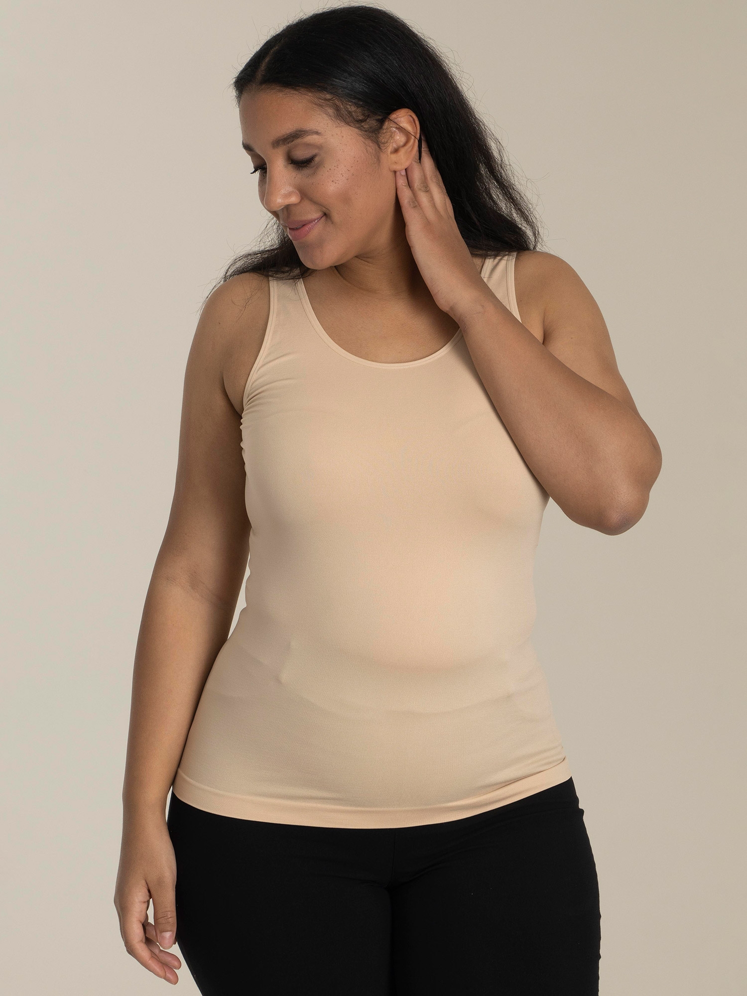 NEW YORK - Beige basis top i stretch materiale  fra Sandgaard