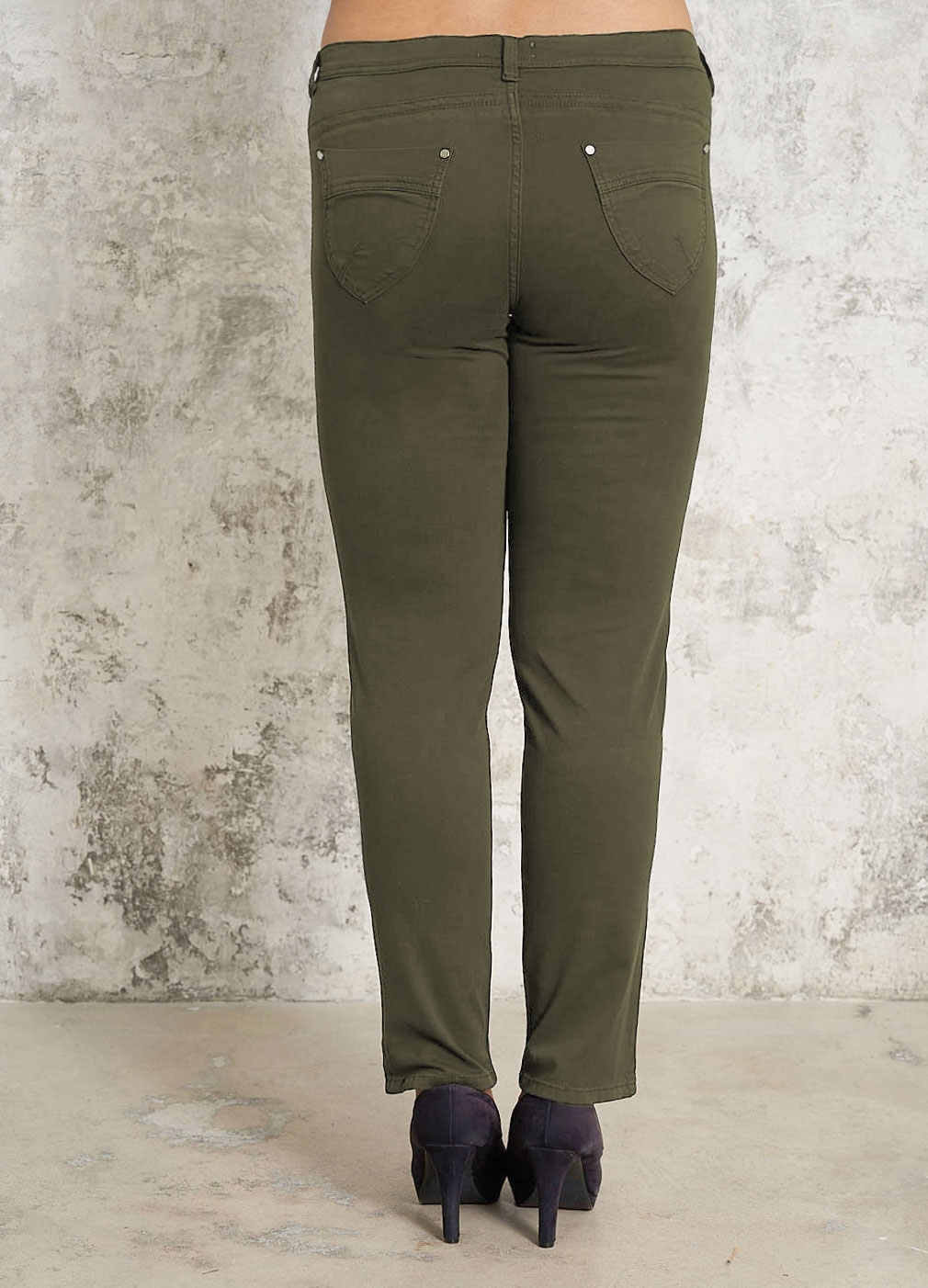 Ashley - Army grønne twill bukser med lang benlængde fra Studio