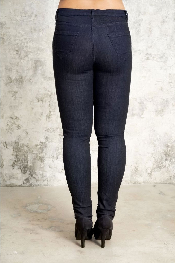 Mørkeblå Ashley denim jeans med kort benlængde fra Studio