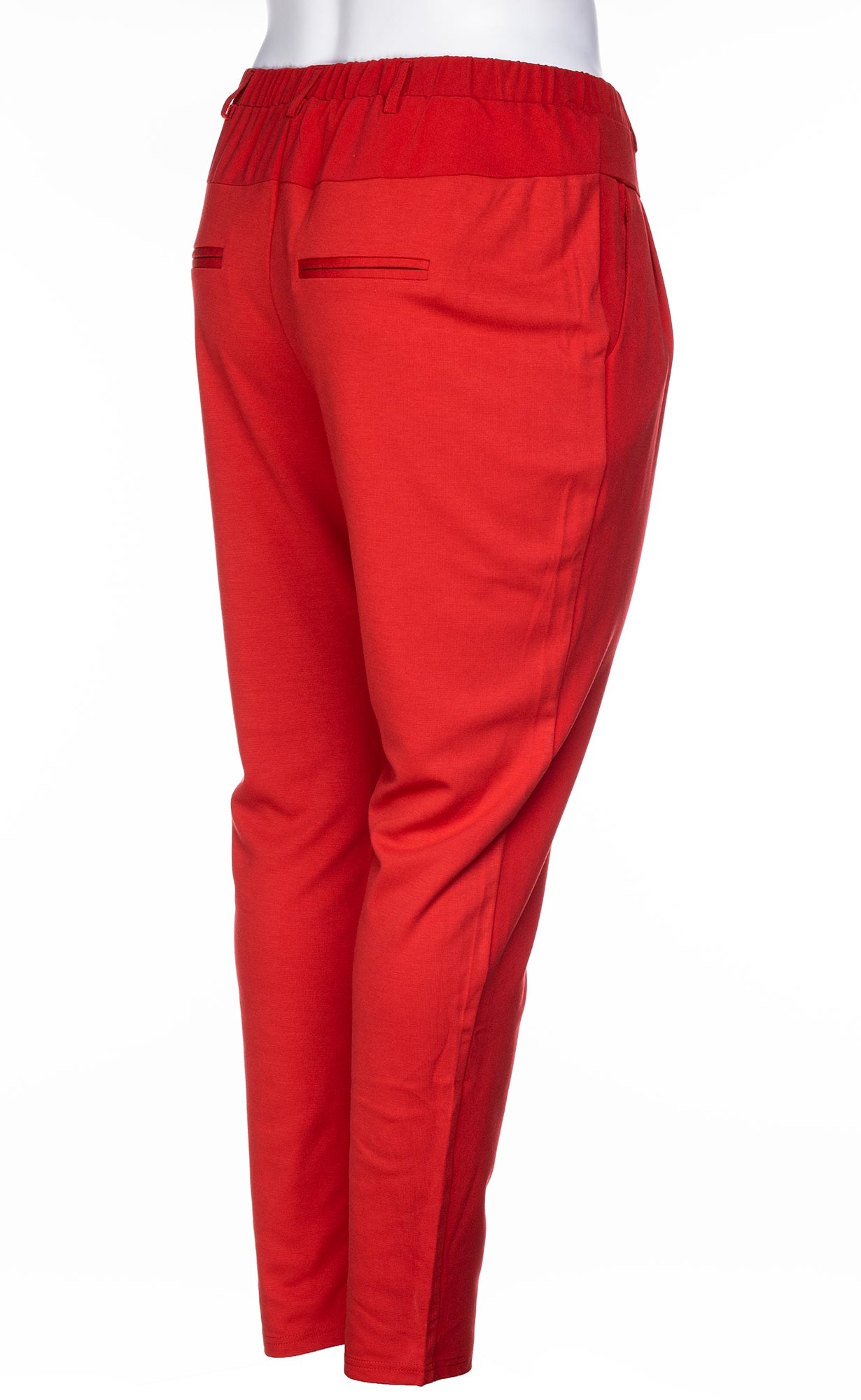 Klassiske røde bukser med rummelig facon fra Studio