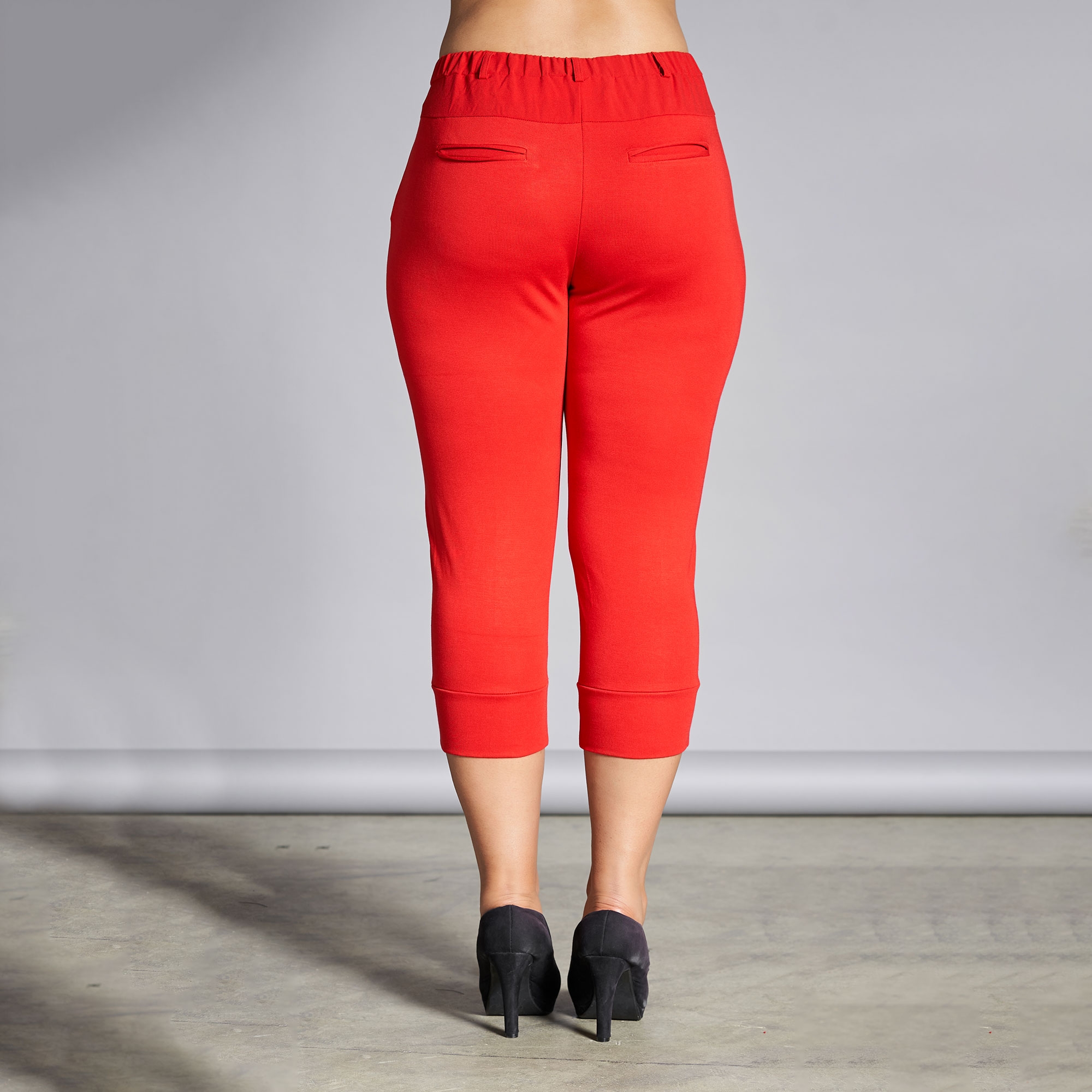 Klassiske røde capri bukser med lommer fra Studio