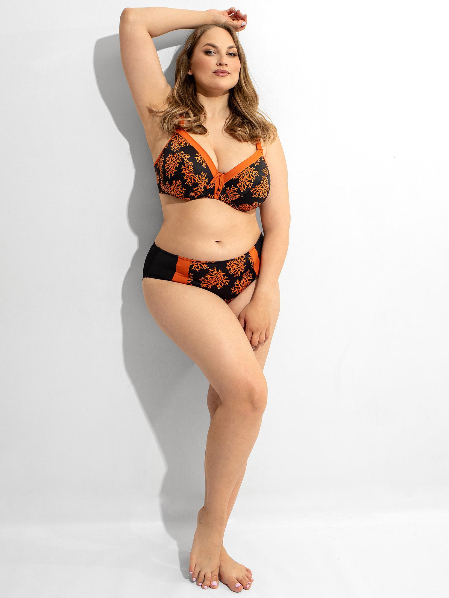 Tai - Sort og orange bikini trusse med smart print fra Plaisir