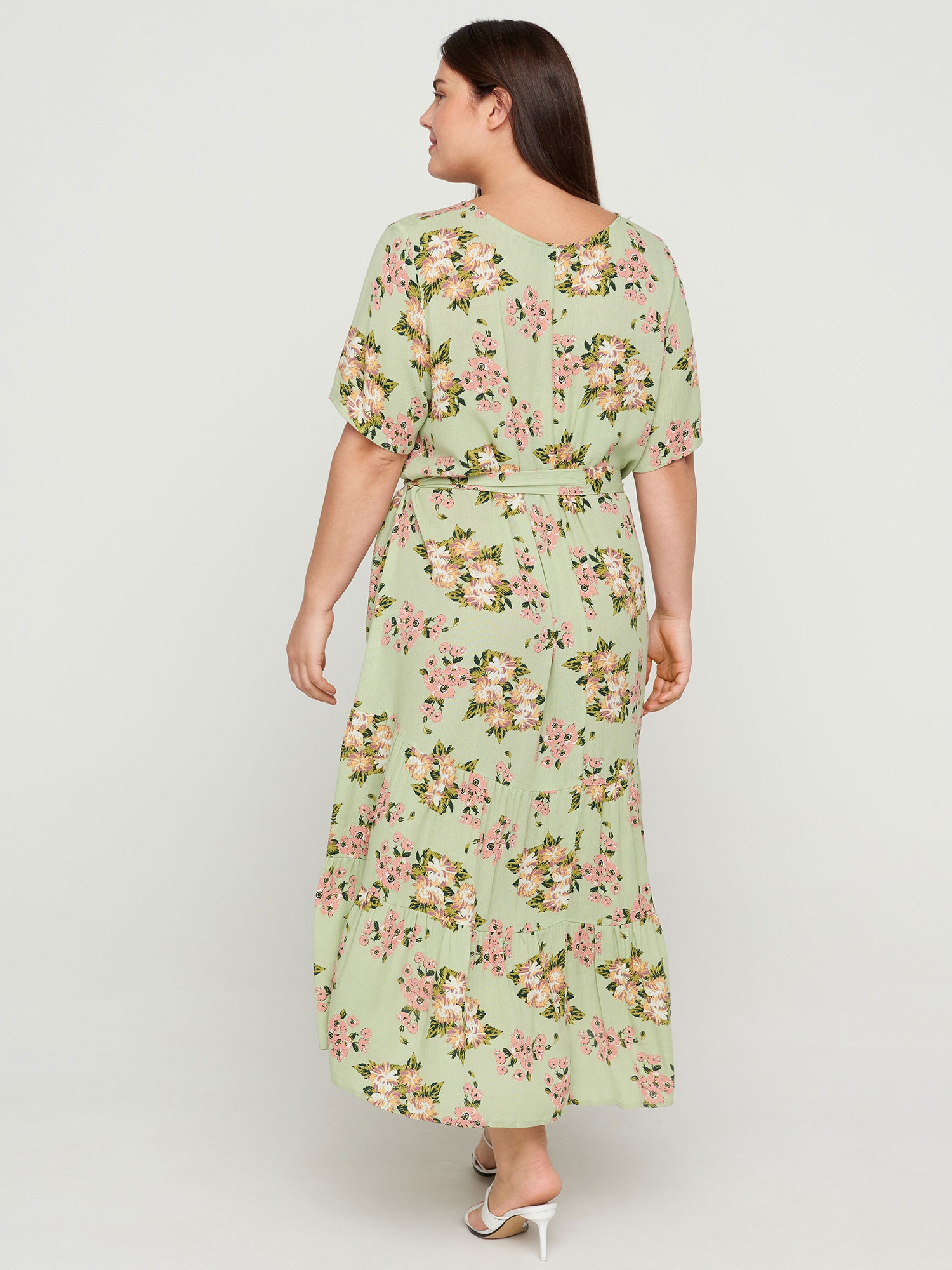Lang grøn kjole i viskose med blomsterprint  fra Zizzi