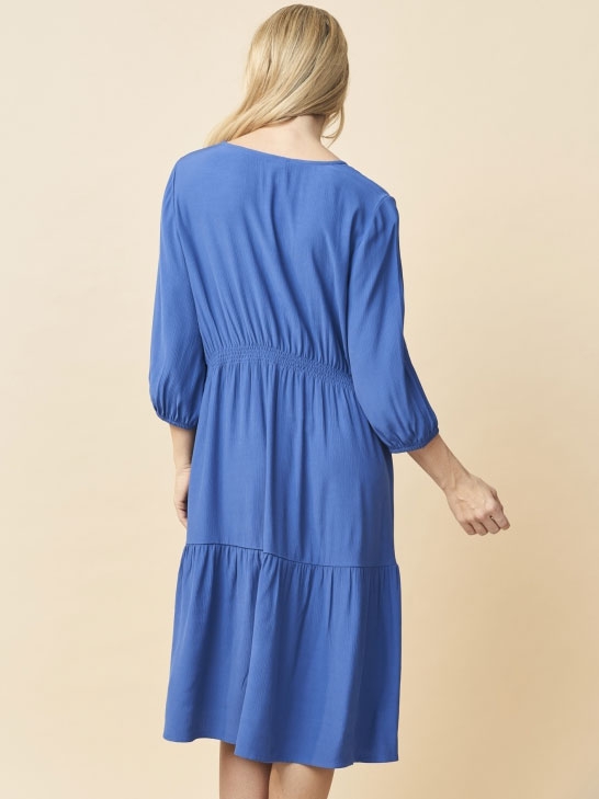 Blå kjole med flæse og v-hals fra Pont Neuf