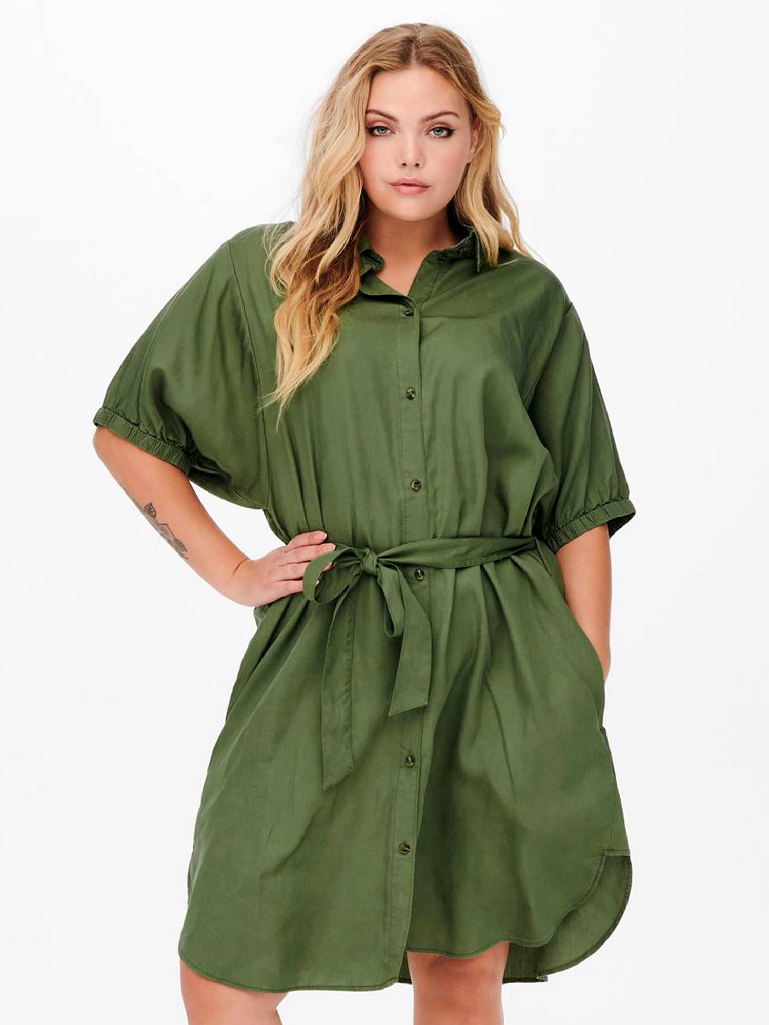 Billede af Only Carmakoma Army Grøn Skjorte Kjole I ekstra høj viskose kvalitet , 52