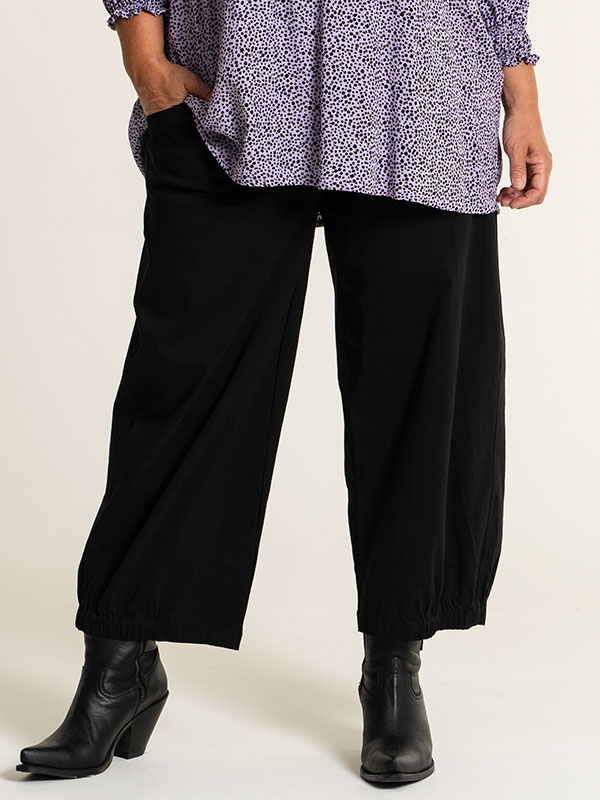 CLARA - Sort culotte bukser i viskose bengalin