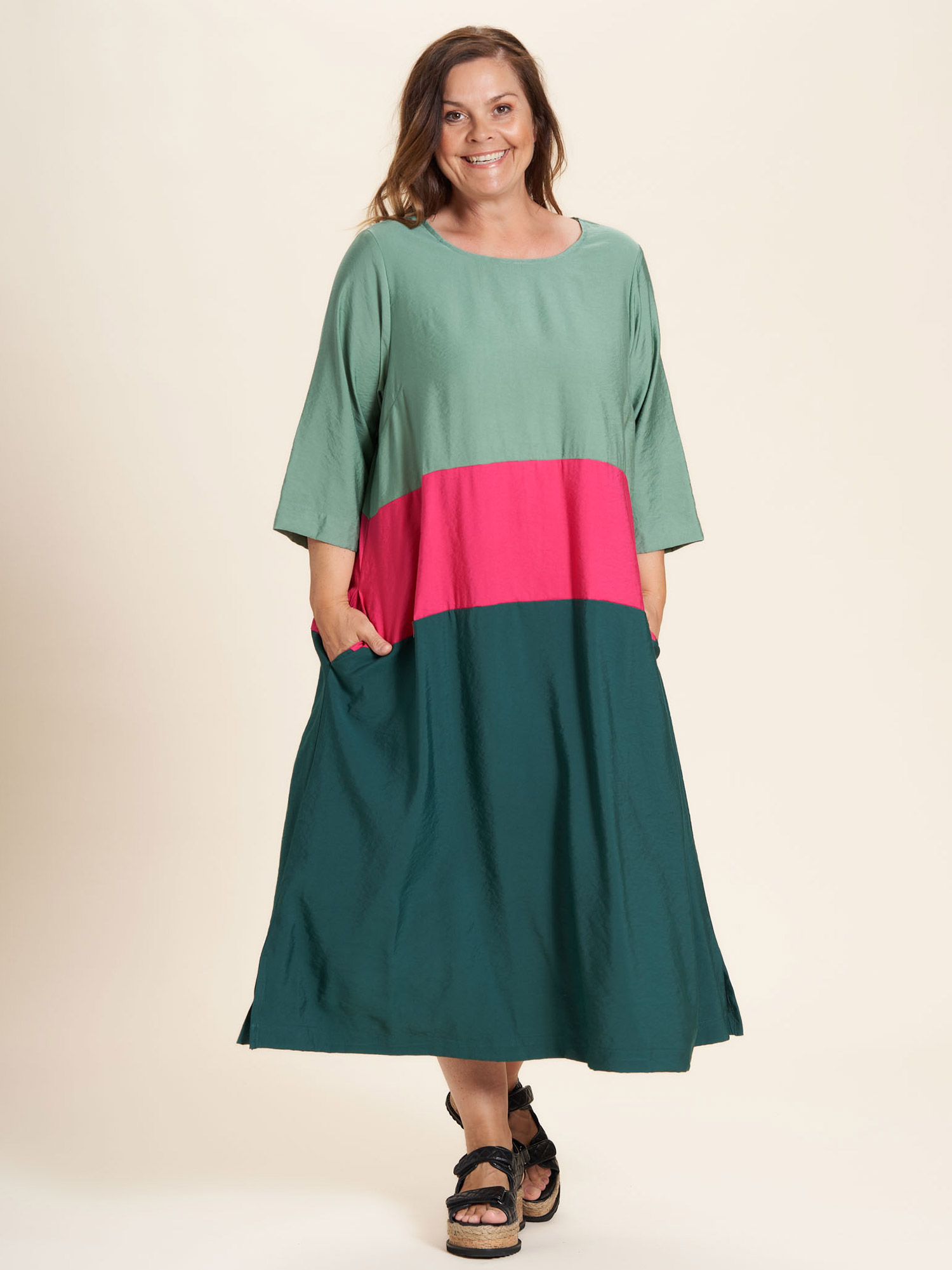 Gozzip Lang kjole i skønt farve mix med grøn og pink i flotte brede striber, 46-48 / M