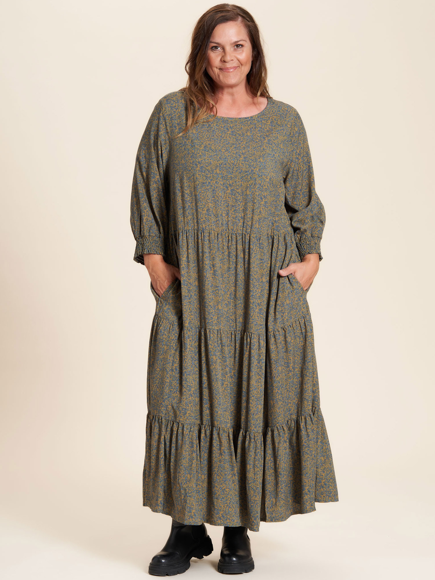 Gozzip Sussie – Lang flot viskose kjole i smart print, 42-44 / S