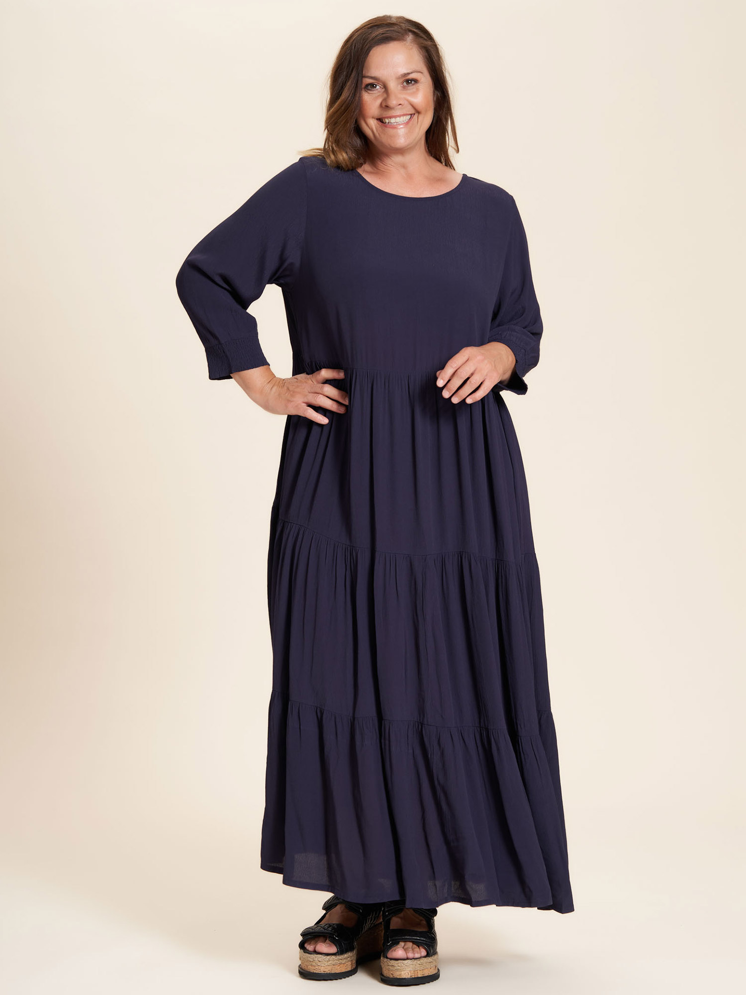 Gozzip Sussie – Lang marine blå kjole i royal viskose, 42-44 / S