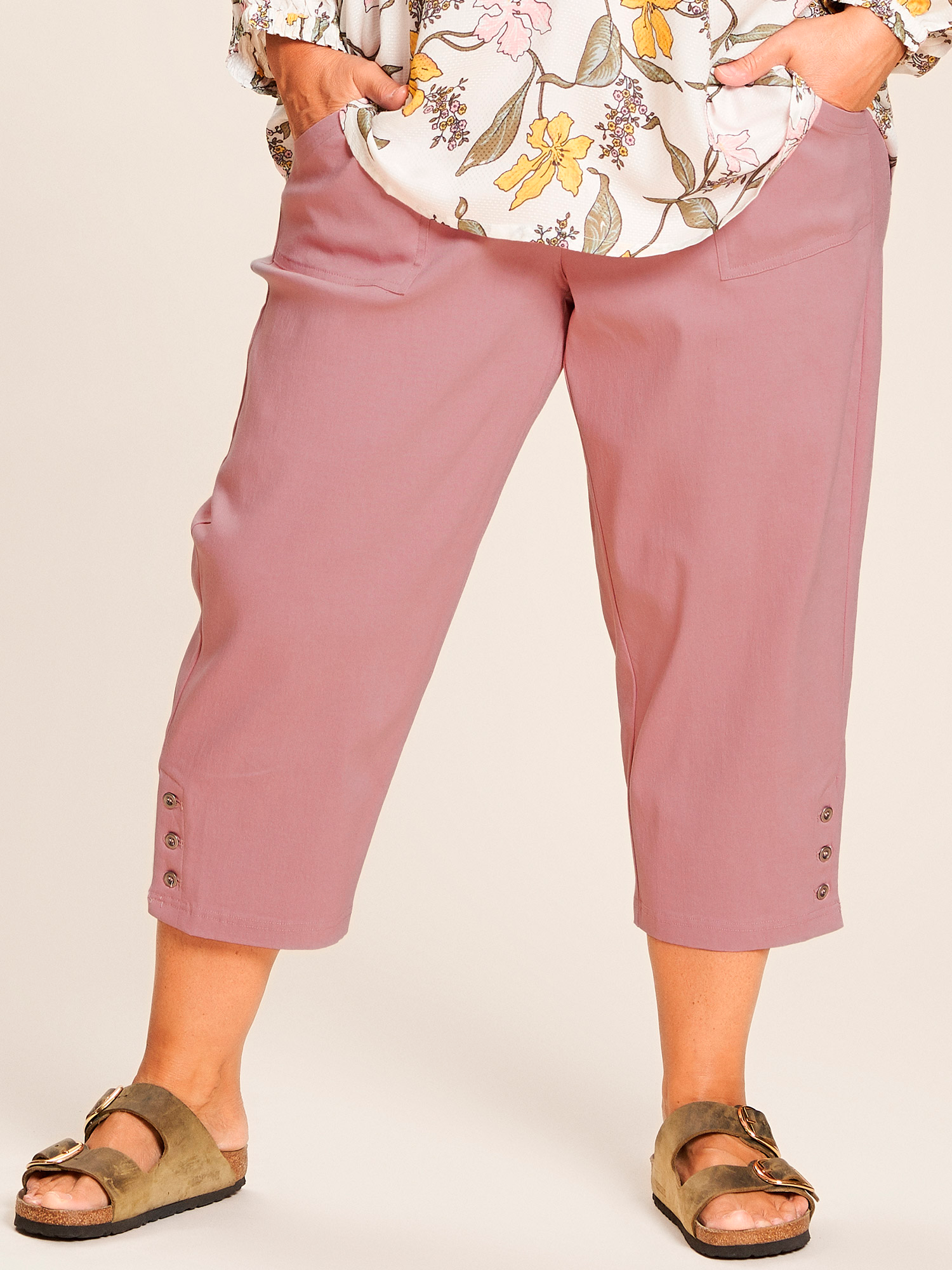 Billede af Gozzip Clara - Duset rosa capri bukser i viskose bengalin med knapper, 46