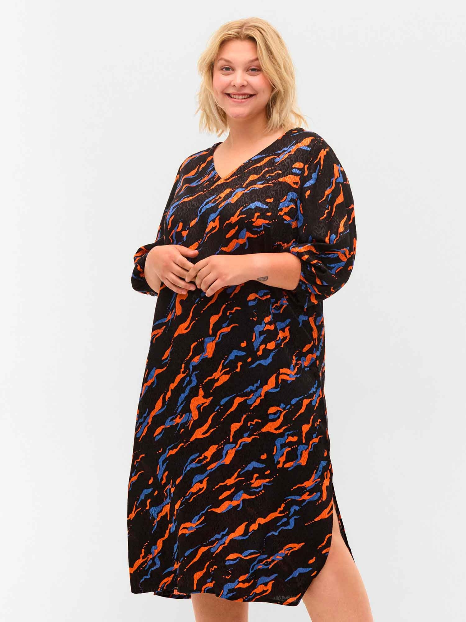 Zizzi Lang viskose kjole med blåt og orange print