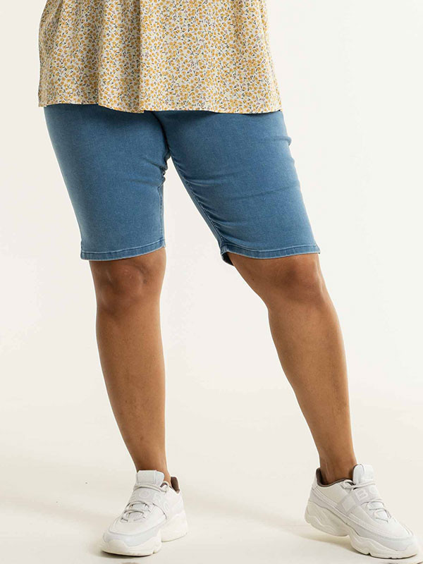 VICKA - Blå shorts i stretch denim