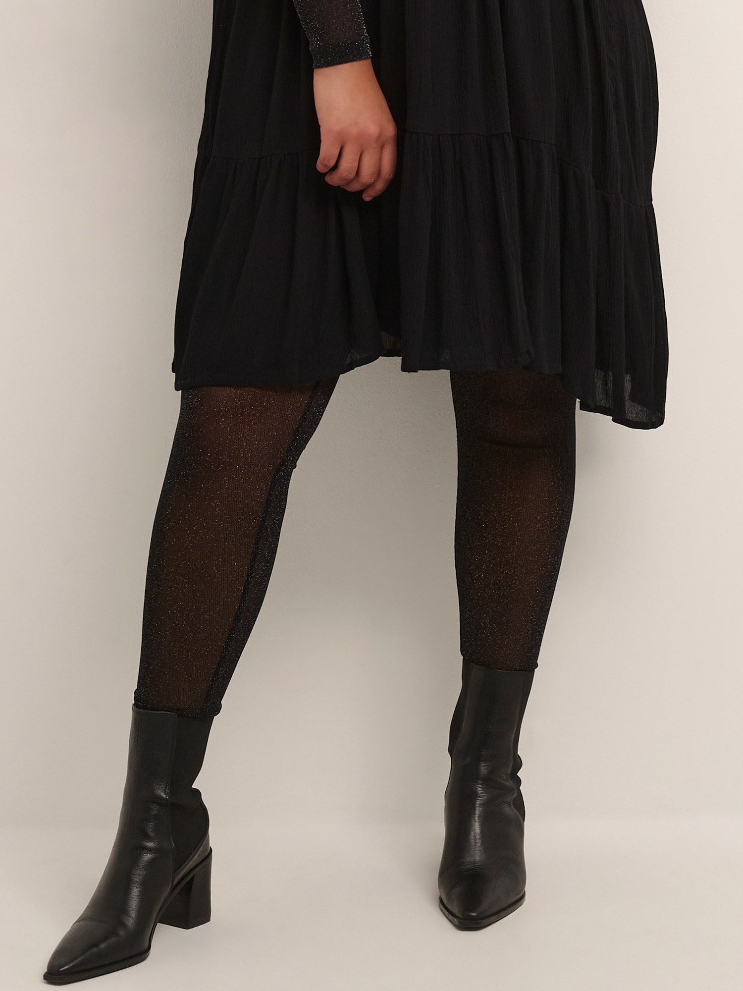 SMILA - Mørkelilla kjole med prikker