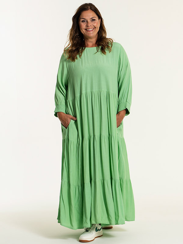 Victoria - Lila och grön viskosklänning med V-ringning och fickor