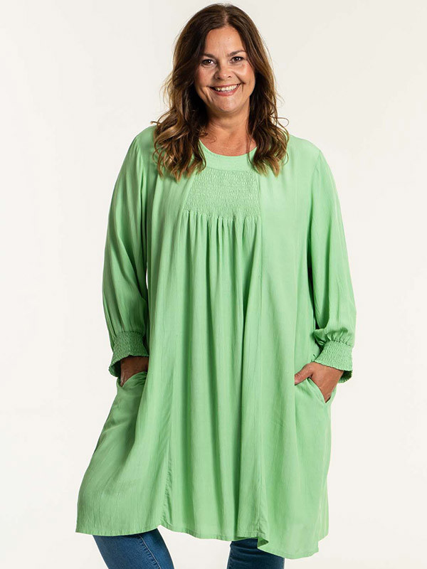 SUSSIE - Lång grön klänning i exklusiv viskos